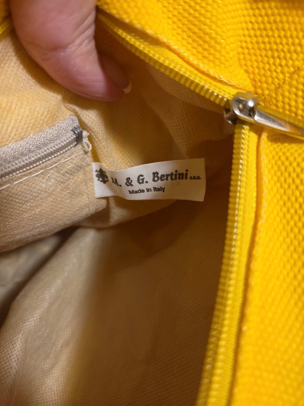 M&G Bertini Yellow Woven Basket Tote Bag Wooden Ring Handles Summer Beach Purse - Picture 6 of 15